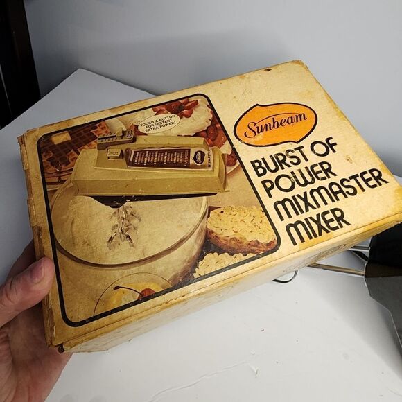 Vintage Sunbeam Mixmaster Burst of Power 5 Speed Hand Mixer 3-73 WORKS - Picture 8 of 8